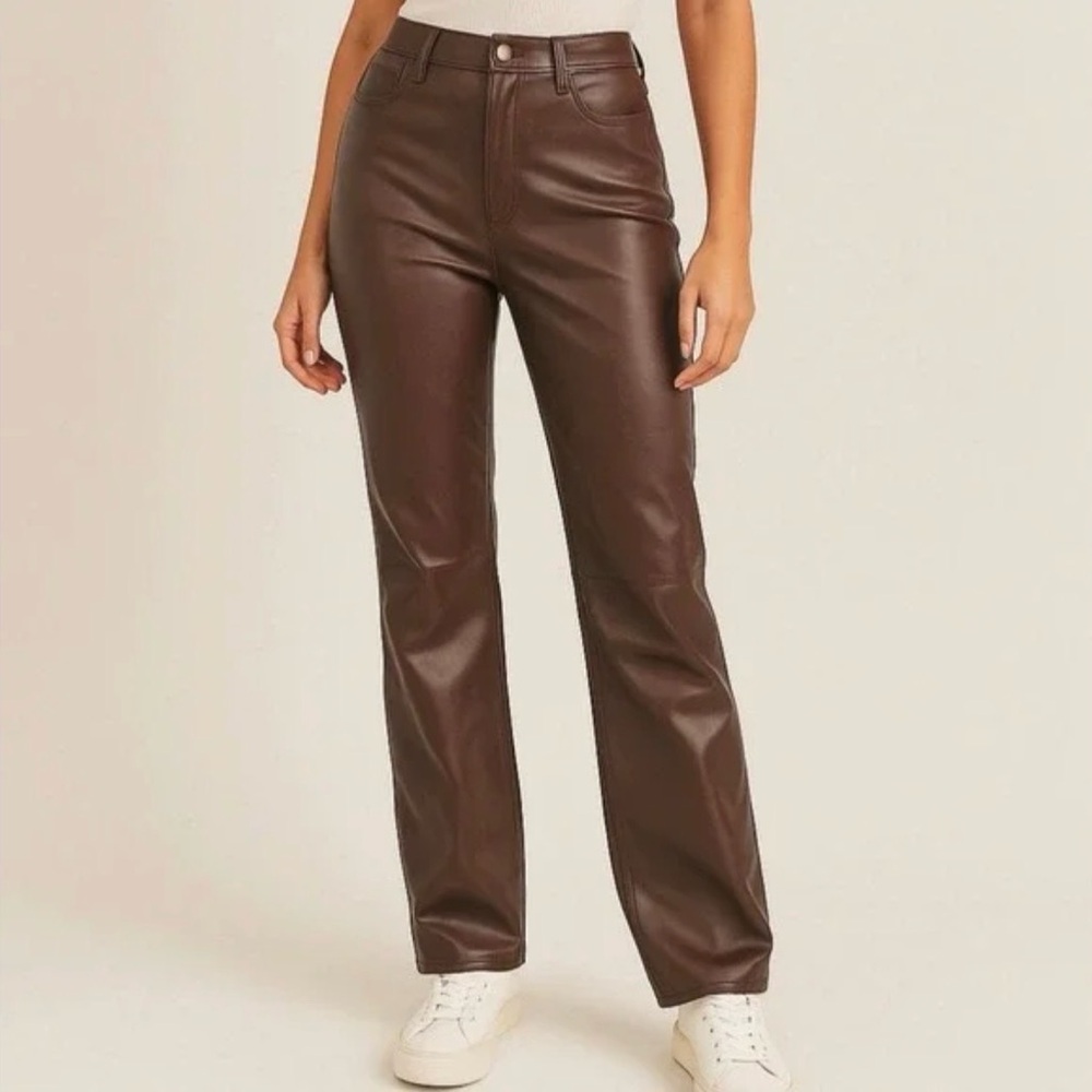 Abercrombie Curve Love The '90s Straight Ultra High Rise. Faux leather. Brown.